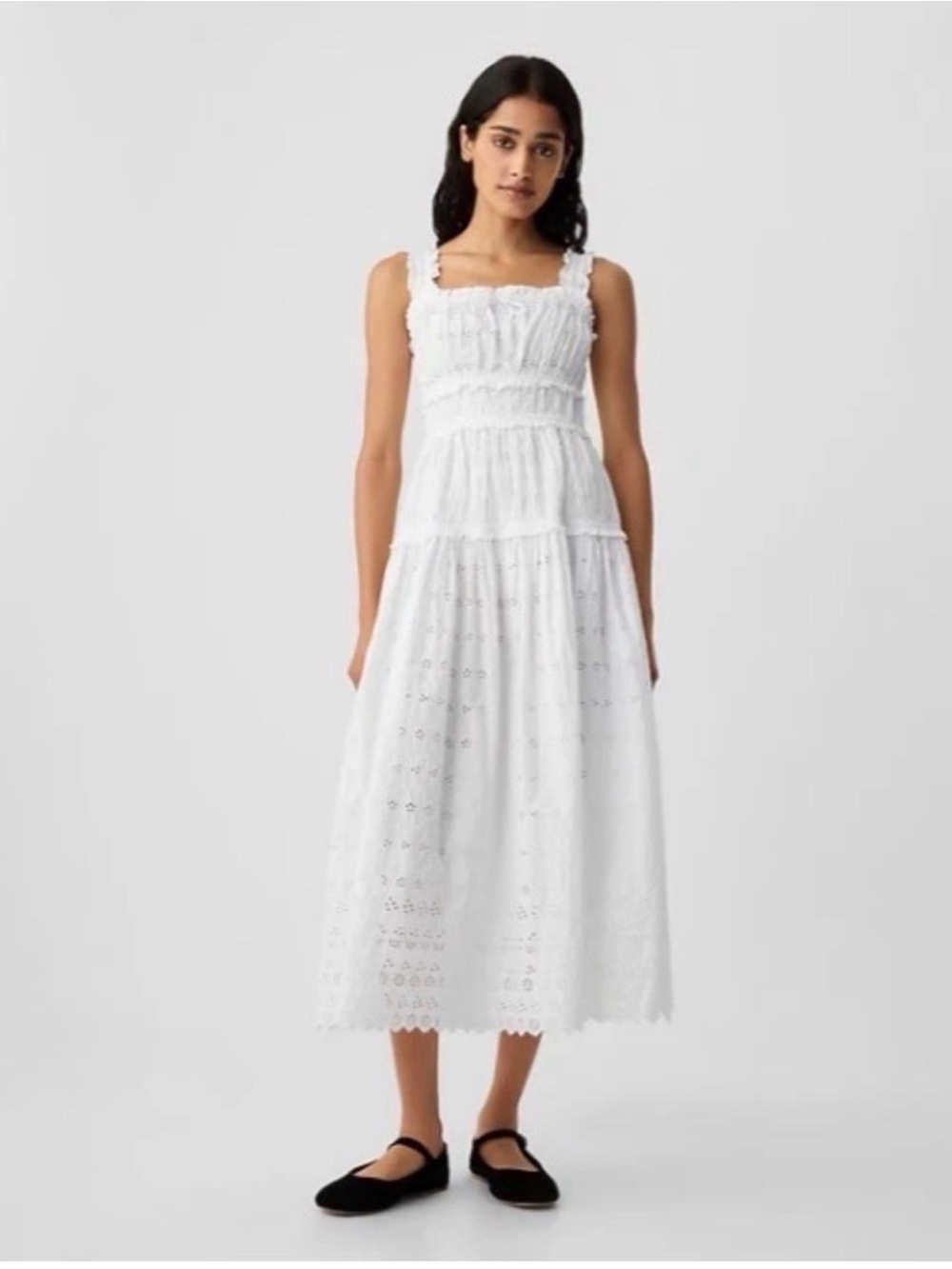 Gap x DÔEN White Eyelet Midi Dress Size Medium Smocked Waist Tiered Cottagecore